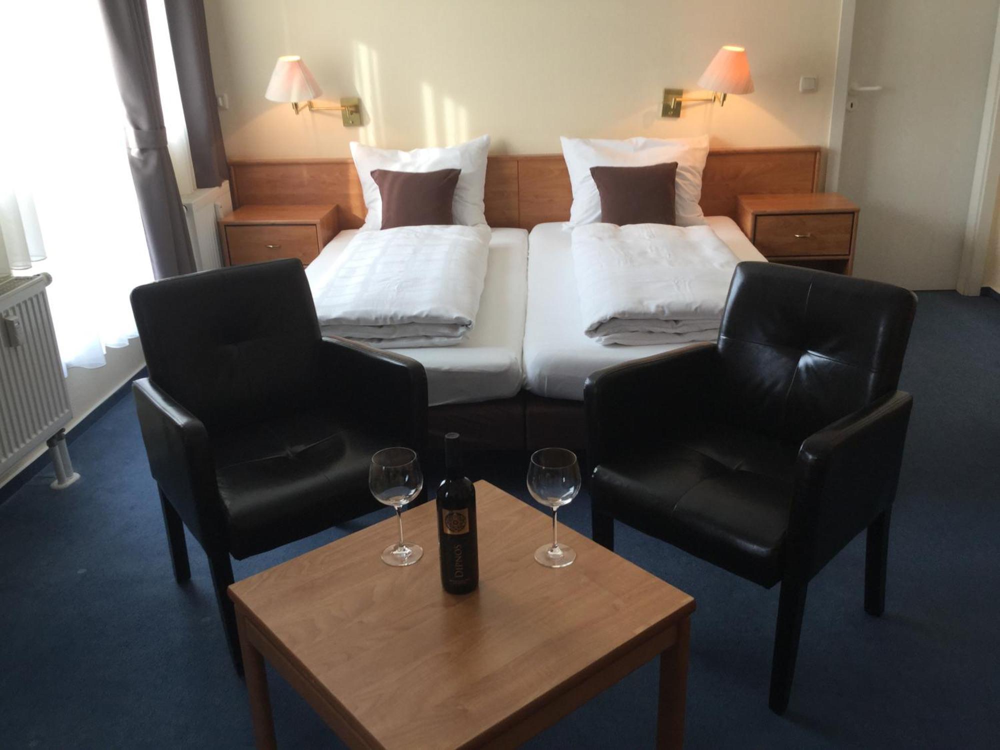 Sunibel Inn Reinheim エクステリア 写真