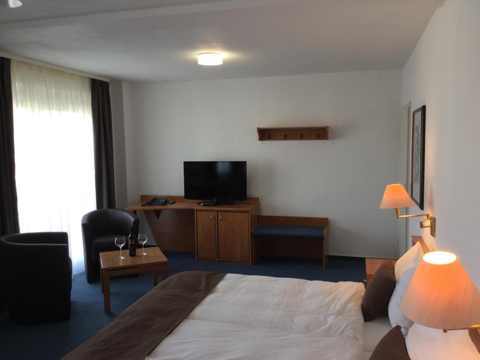 Sunibel Inn Reinheim エクステリア 写真