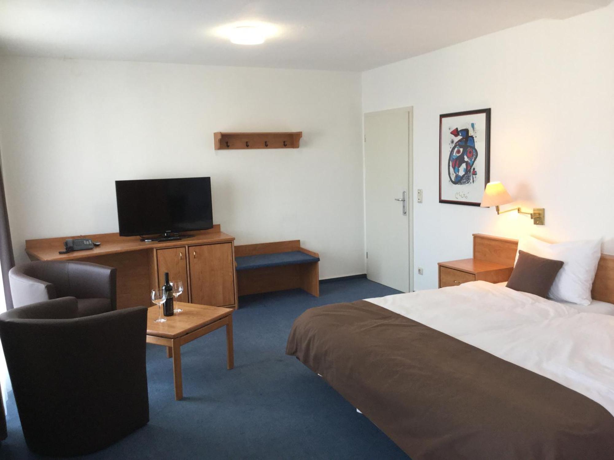 Sunibel Inn Reinheim エクステリア 写真